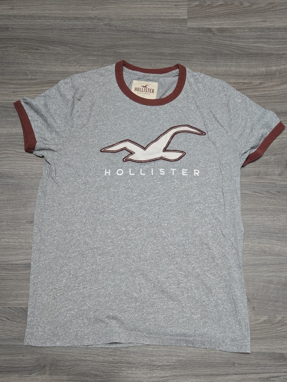 Hollister Heather Gray Ringer Tee with Maroon Trim Womens Size Small